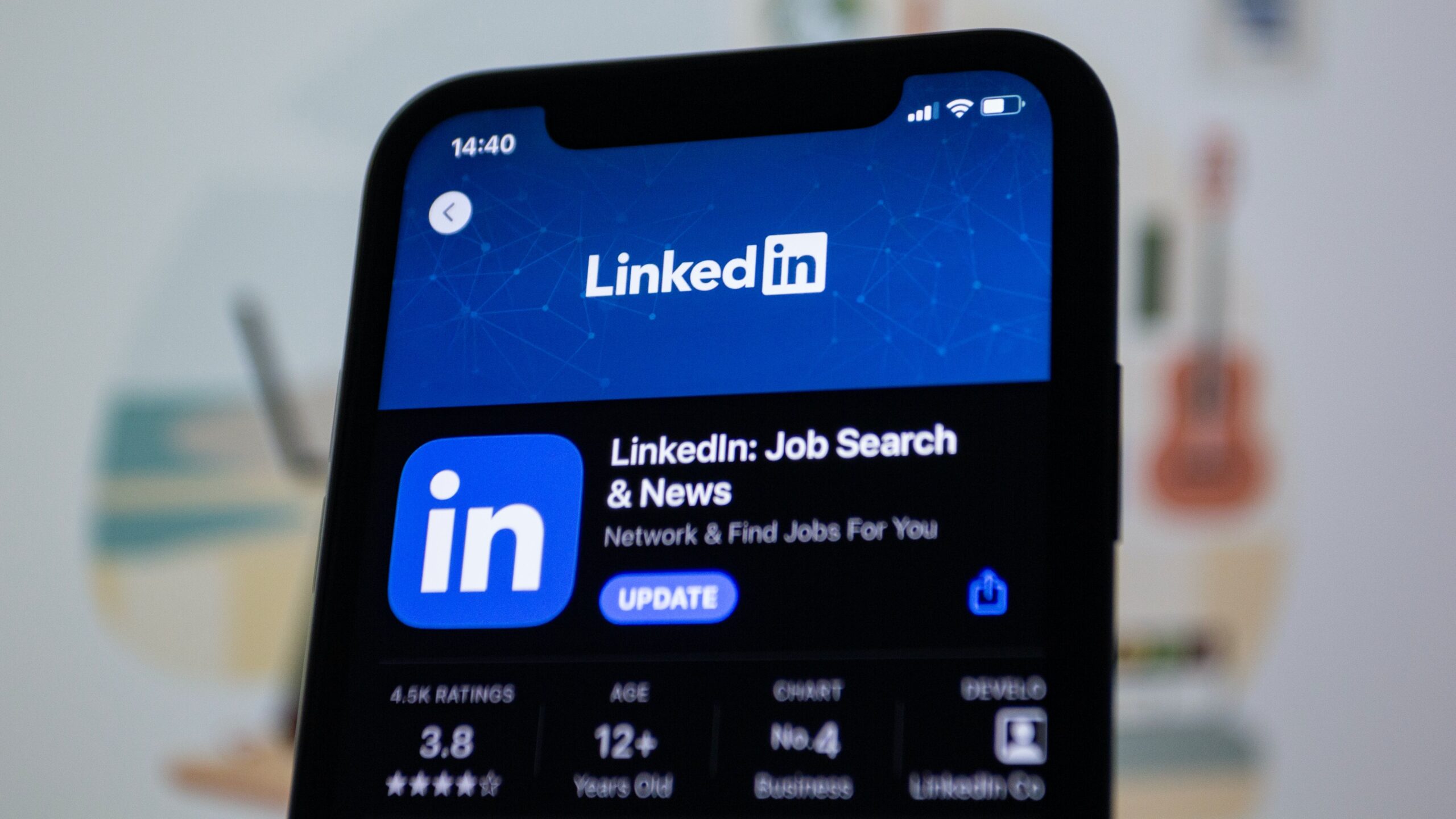 The Right (And Wrong) Way To Network On LinkedIn